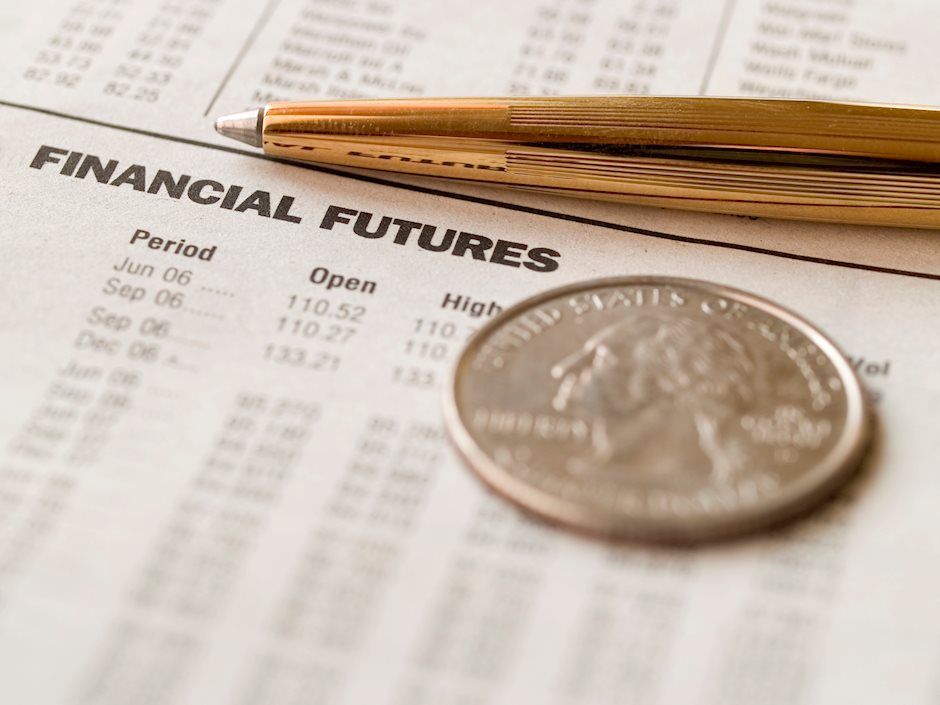 El dólar extiende su dominio; Futuros de los índices a la baja