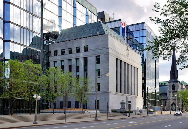 Банк Канады останется в этом году, снижение ставок маловероятно - опрос Reuters