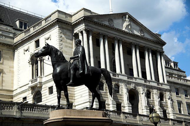 英国央行（BOE）周五进行的季度调查显示，5月份英国公众对未来一年的通胀预期为2.8%，低于2月份预计的3.0%。