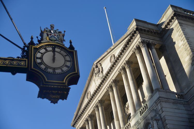 Грин из Банка Англии: политика должна оставаться ограничительной в течение некоторого времени