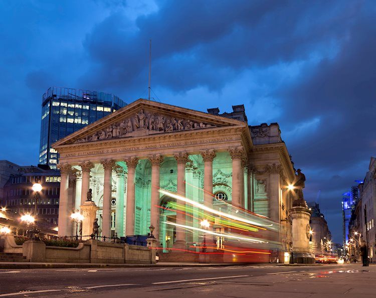 bank of england in the city of london 22152630 Large