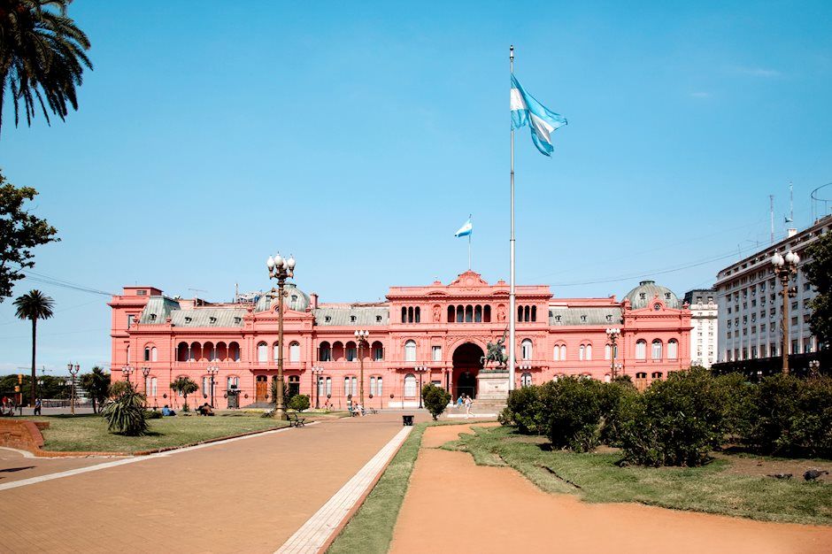 Argentines take refuge in stablecoins after economy minister resignation