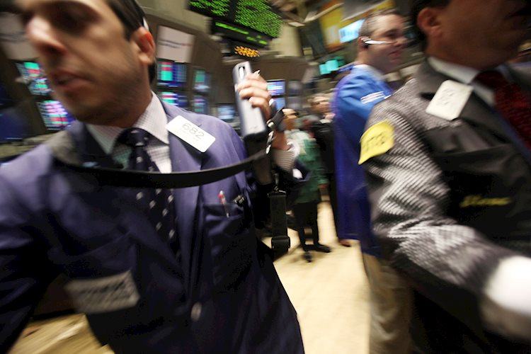 Dow Jones Industrial Average advances with investors awaiting key inflation data