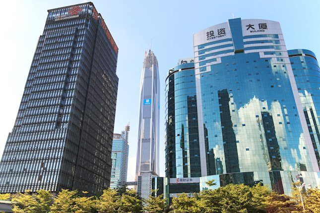 上周，欧盟委员会对中国电动汽车（EV）的反补贴调查结果终于出炉。丹斯克银行首席分析师 Allan Von Mehren 指出，根据汽车品牌的不同，欧盟对中国汽车征收的关税将从 10% 增加到 27% 至 48%。