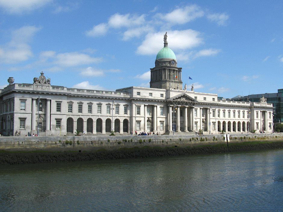 Coveney dice que el Brexit es responsable de los problemas de suministro de alimentos en Irlanda del Norte