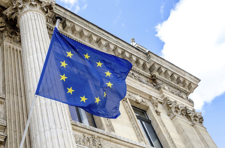 UE: La confianza preliminar del consumidor mejora a -6.6 puntos en julio frente al -7.2 esperado