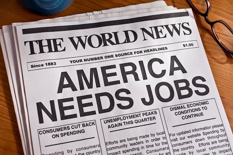 США: число первичных заявок на пособие по безработице на прошлой неделе выросло меньше, чем ожидалось