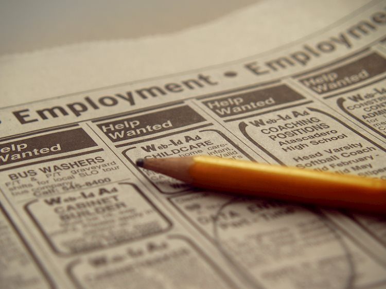 США: еженедельные первичные заявки на пособие по безработице выросли до 211 тыс. против ожидаемых 195 тыс.
