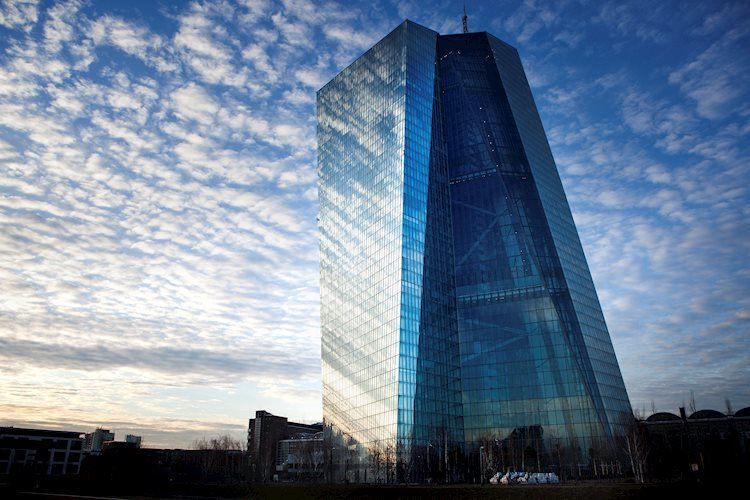 Де Гиндос из ЕЦБ: повышение ставок после марта должно зависеть от данных
