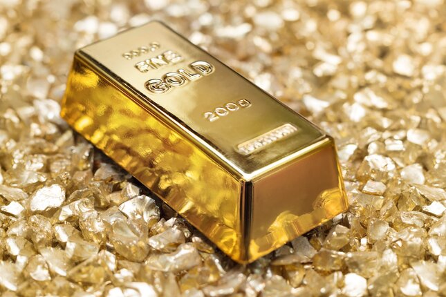 Gold fluctuates in narrow range below $2,750