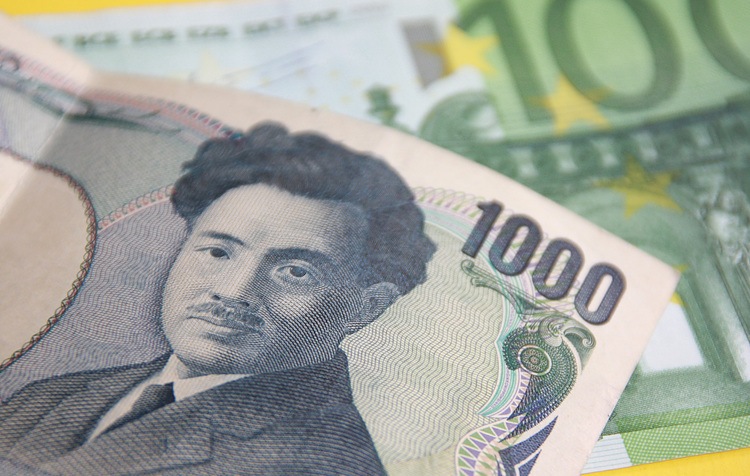 Пара EUR/JPY продемонстрирует недельное снижение после данных по инфляции в Японии
