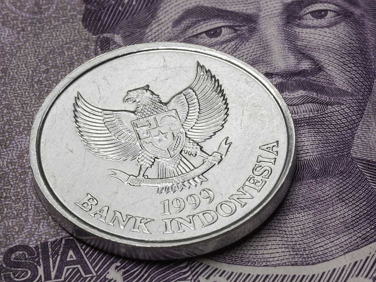 Rupiah Indonesia yang disesuaikan dengan inflasi adalah sekitar $ 15.650