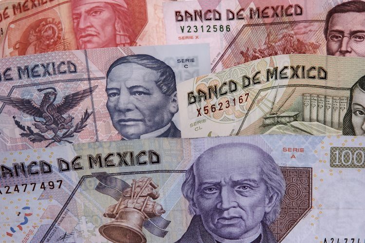 The price of the dollar moves around 17.10 against the Mexican peso as Mexico's inflation slows