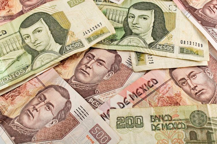 The Dollar rises to six-day highs against the Mexican Peso after the weak GDP of the United States