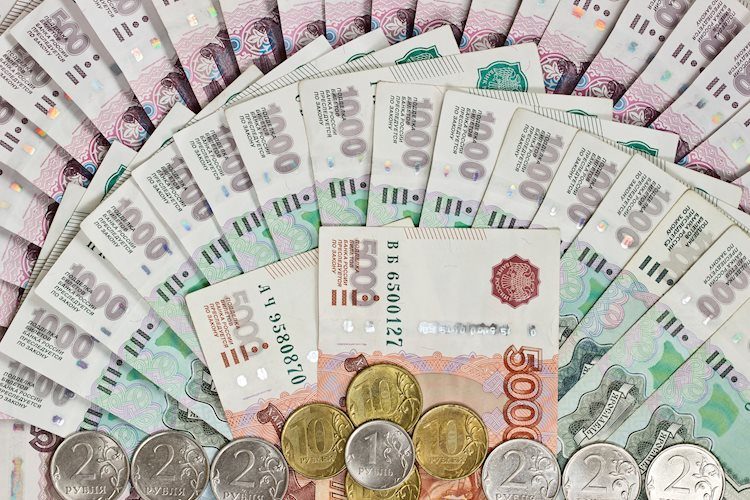 Доллар/рубль: Более спокойный курс – один из аргументов в пользу паузы ЦБ – Commerzbank