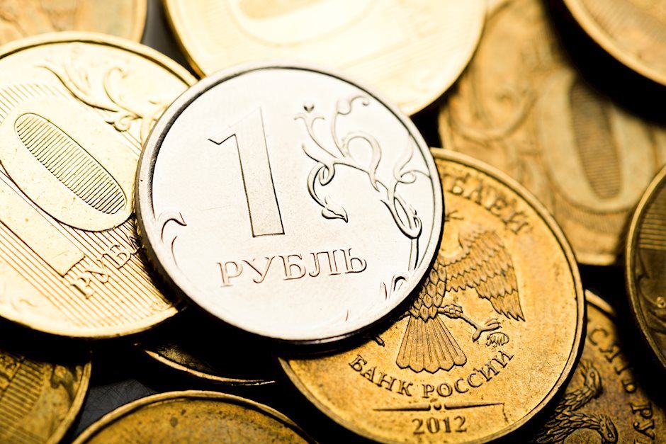 USD/RUB pierces off 100.00 to extend pullback from record top as Russia-Ukraine peace talks loom