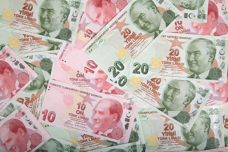 USD/TRY sube a máximos de 3 días alrededor de 8.6000
