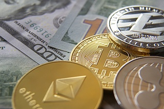 investește 10.000 USD în bitcoin în 2022 ar trebui să investesc în bitcoin sau ethereum chiar acum