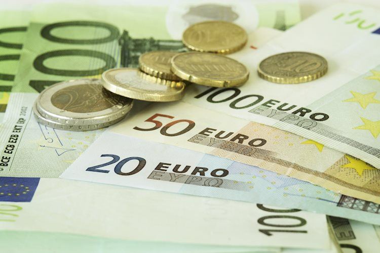 EUR/USD продолжает коррекционное снижение до 1,0970