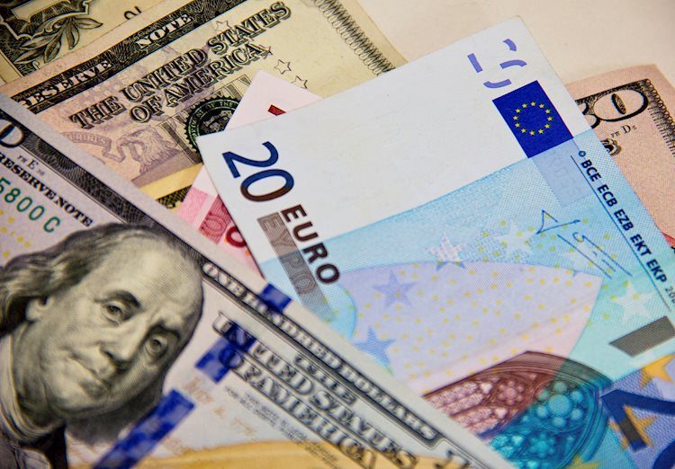 EUR/USD падает с 13-дневных максимумов до новых дневных минимумов около 1,0600.