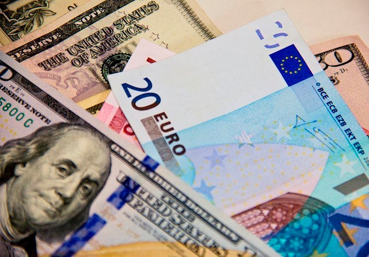 EUR/USD falls below 1.0800 on dovish ECB signal and strong US GDP numbers