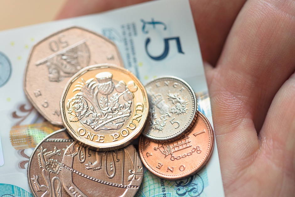 Pound Sterling holds strength on improved UK economic outlook