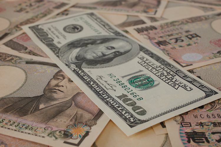 Пара USD/JPY растет в легкий торговый сезон и приближается к 142,00.