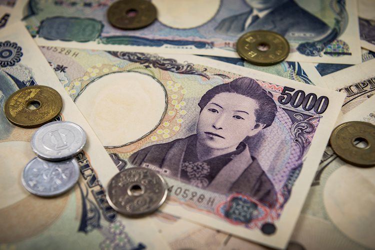 USD/JPY holds gains near 1-week highs just above 144.00