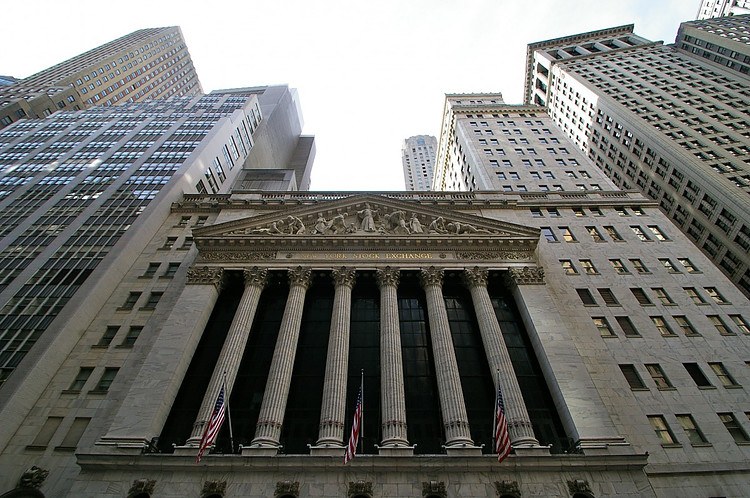 Wall Street Today (S& 500) (Nasdaq): Markets Tighten on Slow Trading