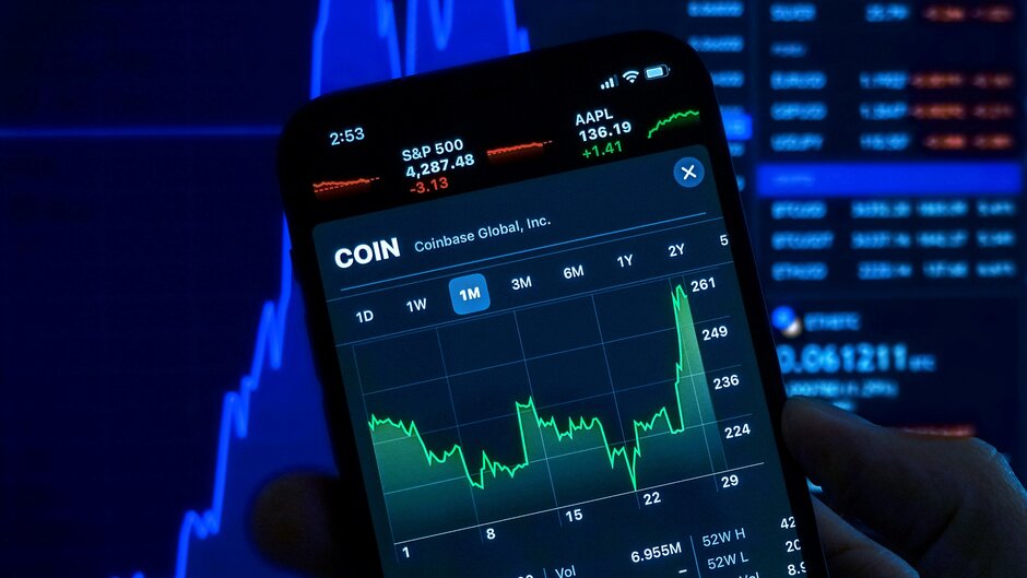 Coinbase stock collapse might not be over as crypto winter is coming